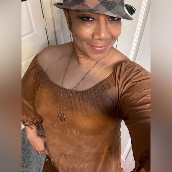 Other - PROFOUND TRENDS FASHION DEN. FOLLOW TO BE NOTIFIED WHEN I HOST LIVE!!!